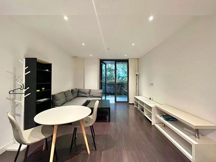 1 Bedroom Flat To Rent In Chaucer Gardens, London, E1
