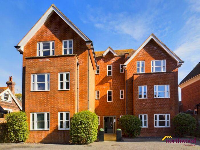 2 Bedroom Flat To Rent In Grassington Road, Eastbourne, BN20