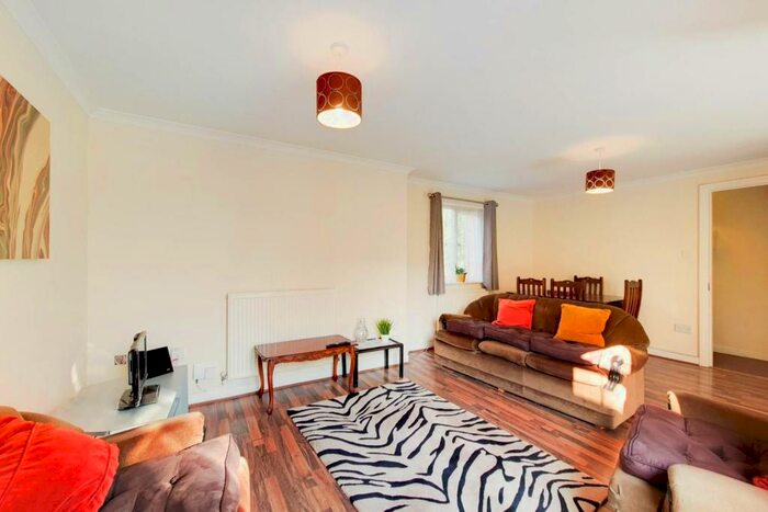 4 Bedroom Detached House To Rent In Hawksmoor Close, Beckton, London, E6