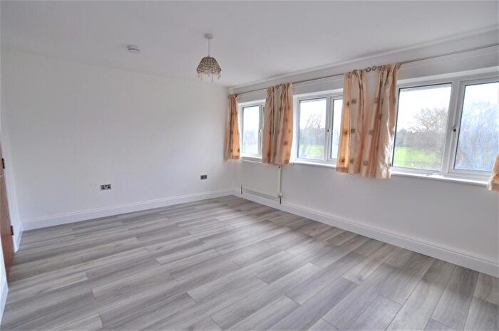 2 Bedroom Flat To Rent In Woolgrove Road, Hitchin, SG4