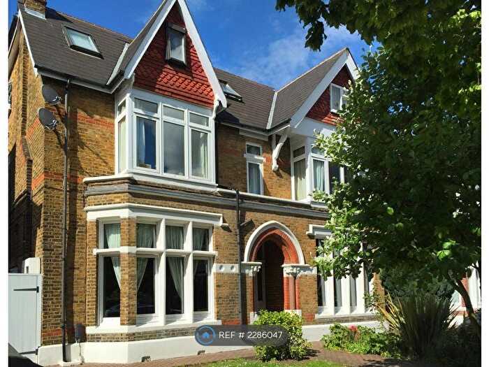 3 Bedroom Flat To Rent In Ealing, London, W5