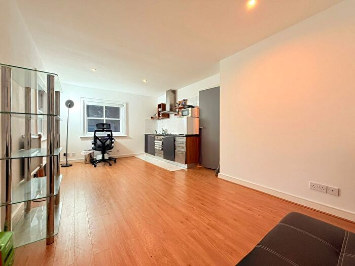 2 Bedroom Flat To Rent In Pembroke Road, London, W8