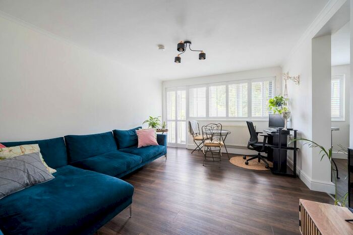 2 Bedroom Flat To Rent In Slippers Place, Bermondsey, London, SE16