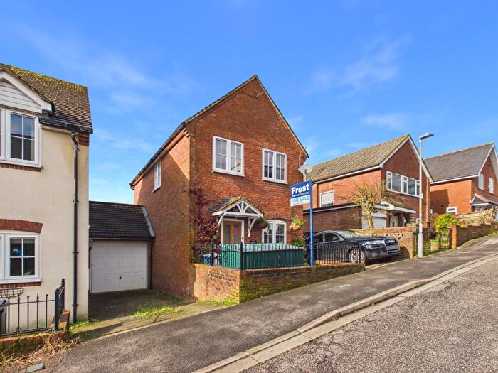 3 Bedroom Link Detached House For Sale In Frances Street, Chesham, Buckinghamshire, HP5