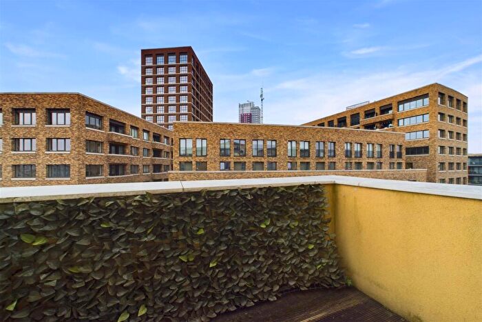 2 Bedroom Flat For Sale In Giverny House, Water Gardens Square, London, SE16