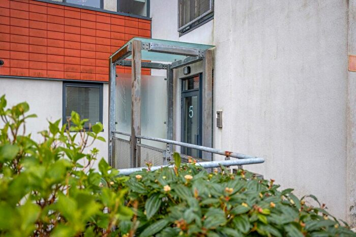 2 Bedroom Apartment To Rent In Jackson Place, Bearsden, G61