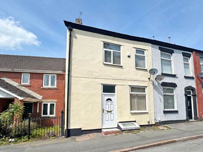 4 Bedroom End Of Terrace House For Sale In Ripponden Road, Watersheddings, OL1