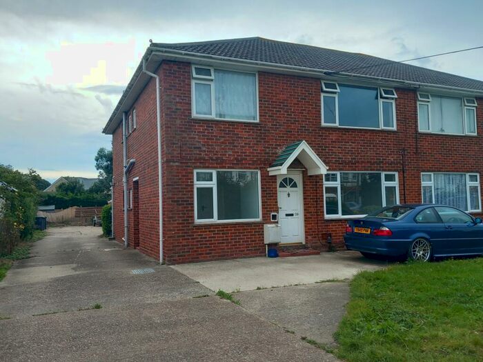 2 Bedroom Flat To Rent In Rails Lane, Hayling Island, PO11