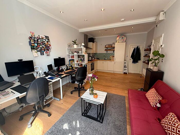1 Bedroom Flat To Rent In Railton Road, London, SE24