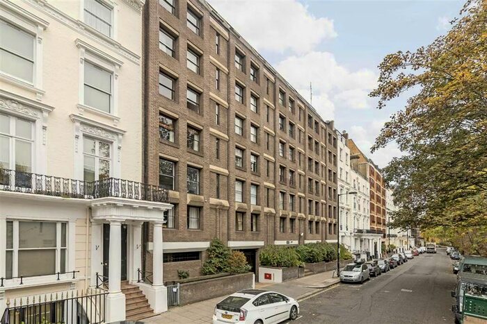 3 Bedroom Flat To Rent In Queensborough Terrace, London, W2