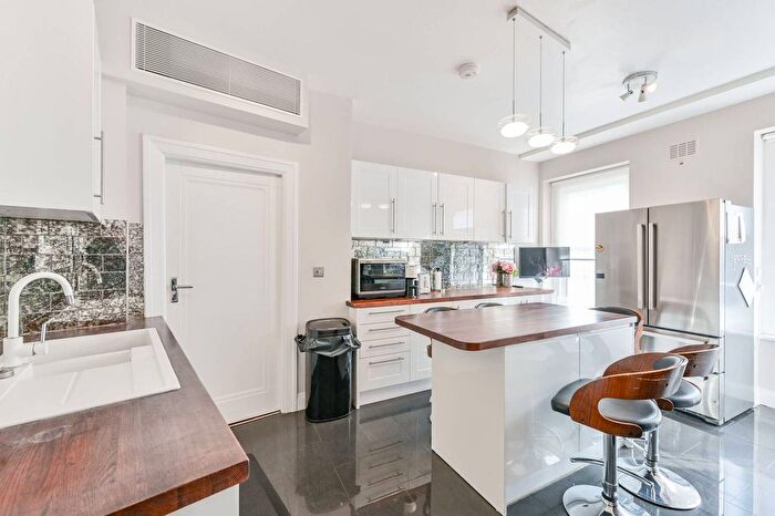 4 Bedroom Flat To Rent In Marylebone Road, Marylebone, London, NW1