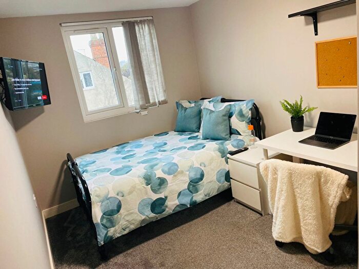 6 Bedroom End Of Terrace House To Rent In Dunkirk Road, Nottingham, NG7