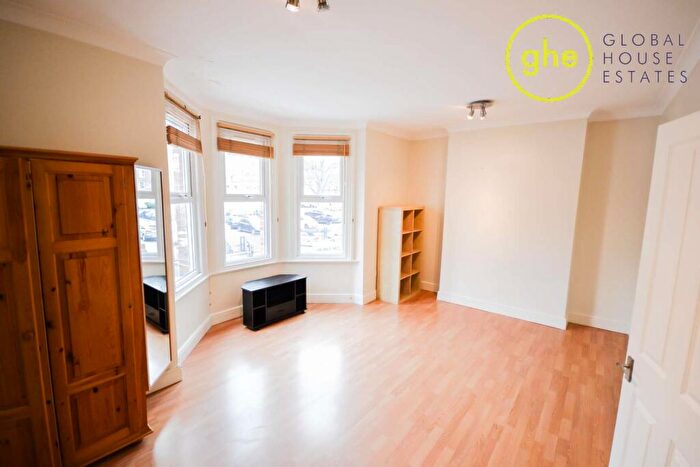 2 Bedroom Flat To Rent In Venetian Road, Camberwell Green, London, SE5