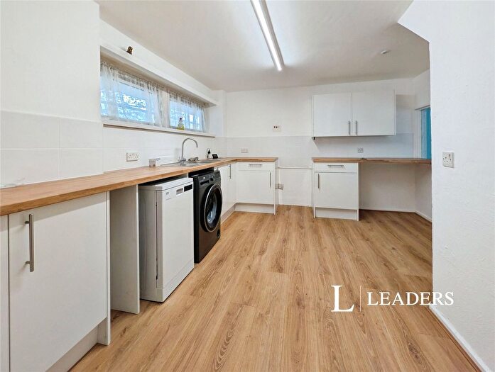 3 Bedroom Flat For Sale In Irving Road, Southampton, Hampshire, SO16
