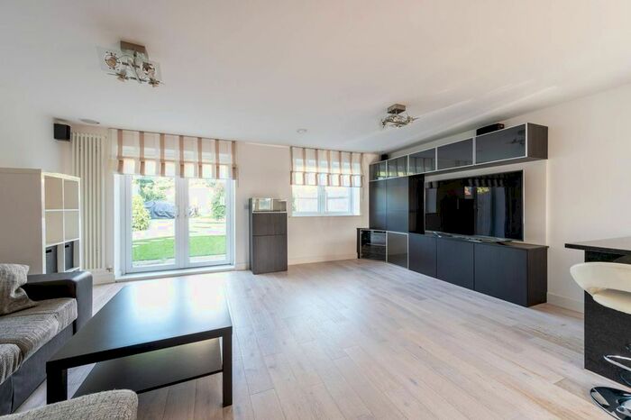 4 Bedroom Semi-Detached House To Rent In Meadowview Road, Raynes Park, London SW20