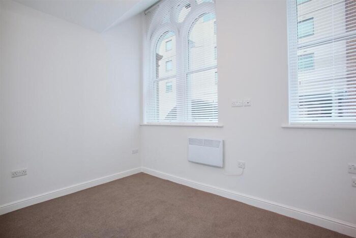 2 Bedroom Apartment To Rent In Apt Bank Street, City Centre, S1