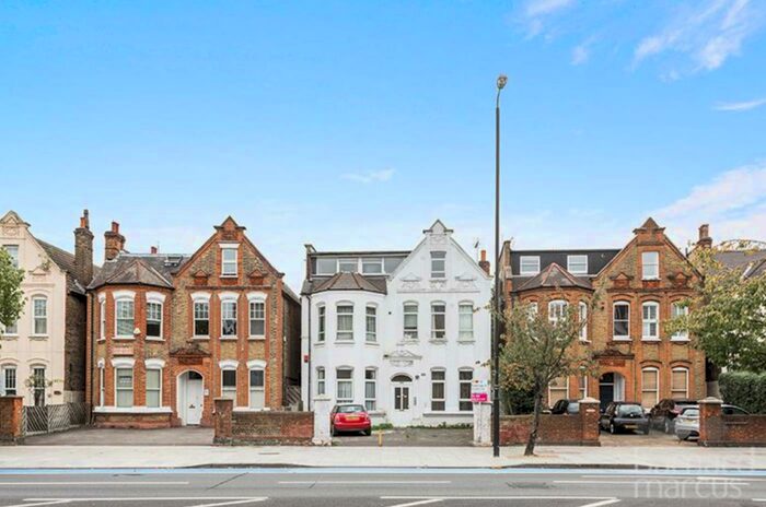 2 Bedroom Apartment To Rent In Balham Park Road, London, SW12