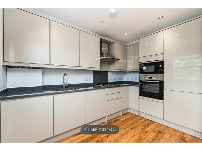 3 Bedroom Flat To Rent In Overhill Road, London, SE22