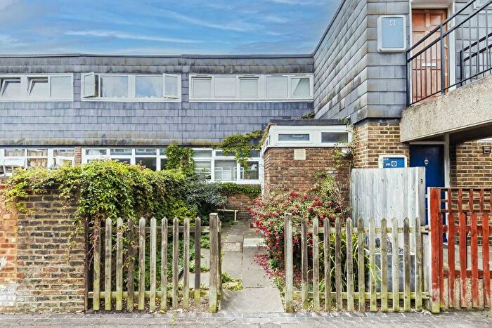 3 Bedroom Property To Rent In Blenheim Gardens, Brixton, SW2