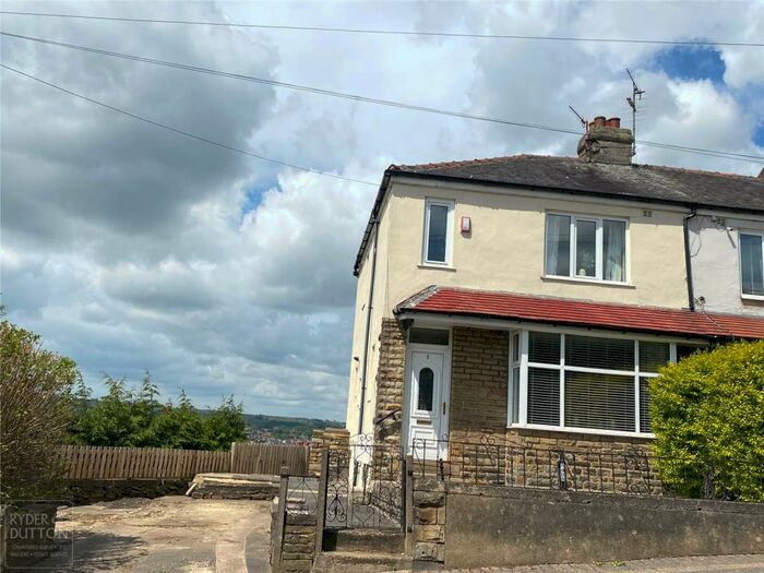 3 Bedroom End Of Terrace House To Rent In Bradford Old Road, Claremount, Halifax, HX3