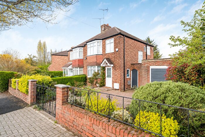 3 Bedroom House For Sale In Grasvenor Avenue, Barnet, EN5