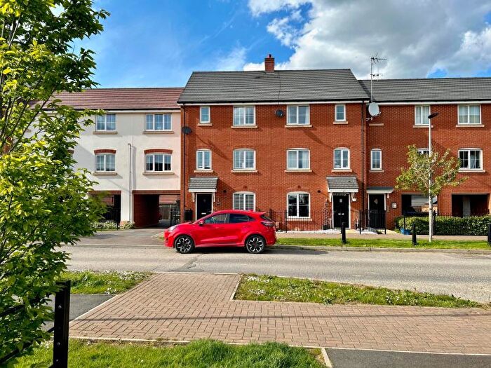 4 Bedroom Town House To Rent In Galapagos Grove, Newton Leys, MK3