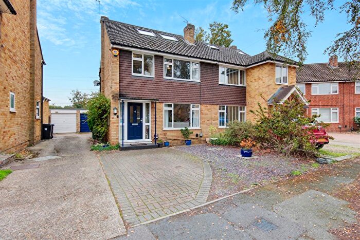 4 Bedroom Semi-detached House For Sale In Fullerton Way, Byfleet, West Byfleet, KT14
