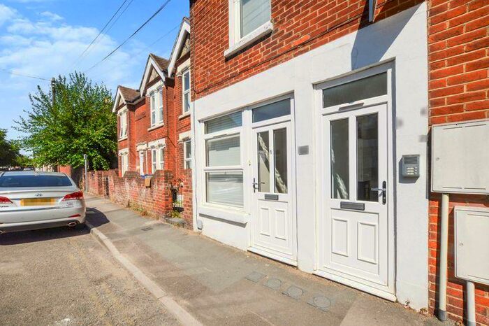 1 Bedroom Flat To Rent In York Road, Salisbury, SP2