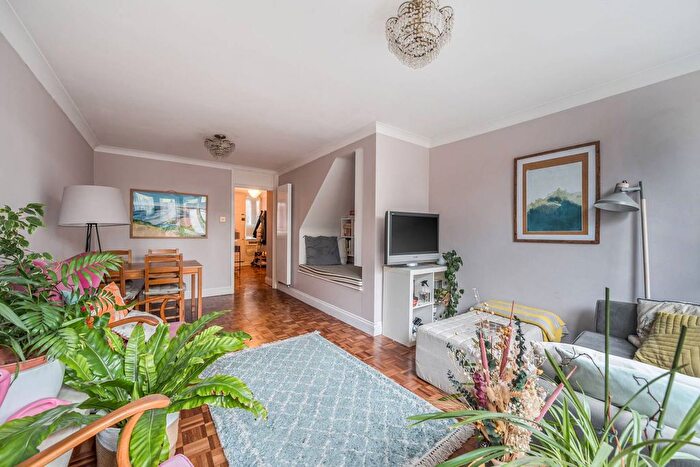 2 Bedroom Maisonette For Sale In Sutterton Street, Holloway, London, N7