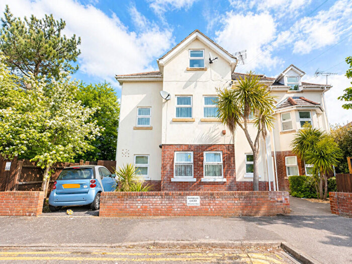 1 Bedroom Flat To Rent In Lowther Gardens, Bournemouth, BH8