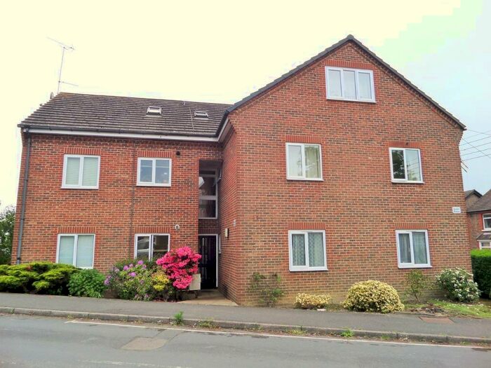 1 Bedroom Flat To Rent In Triangle Road, Haywards Heath, RH16