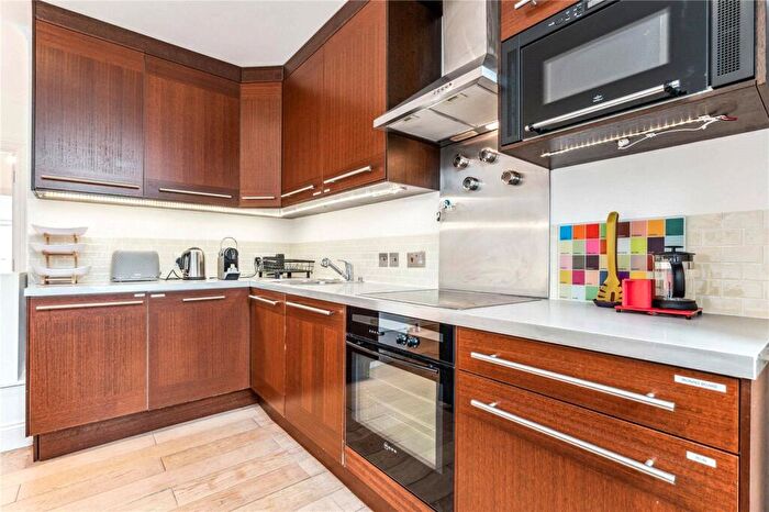 2 Bedroom Apartment To Rent In Lavender Hill, London, SW11