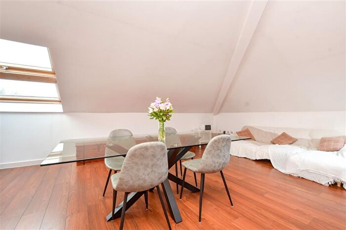 1 Bedroom Flat For Sale In Kings Lane, Sutton, Surrey, SM1