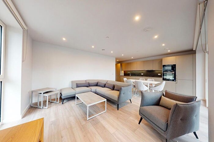 3 Bedroom Flat To Rent In , New Kent Road, London, SE1