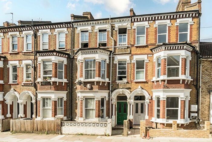 2 Bedroom Flat To Rent In Tremadoc Road, Clapham, SW4