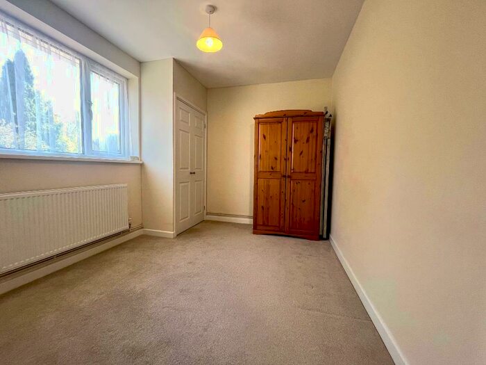 3 Bedroom Detached Bungalow For Sale In Mixes Hill Road, Stopsley, Luton, Bedfordshire, LU2