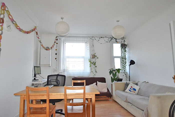 2 Bedroom Apartment To Rent In Stoke Newington Road, Hackney, London, N16
