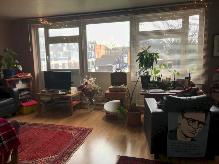 3 Bedroom Maisonette To Rent In Whitton Walk, Mile End, Bow East London, E3