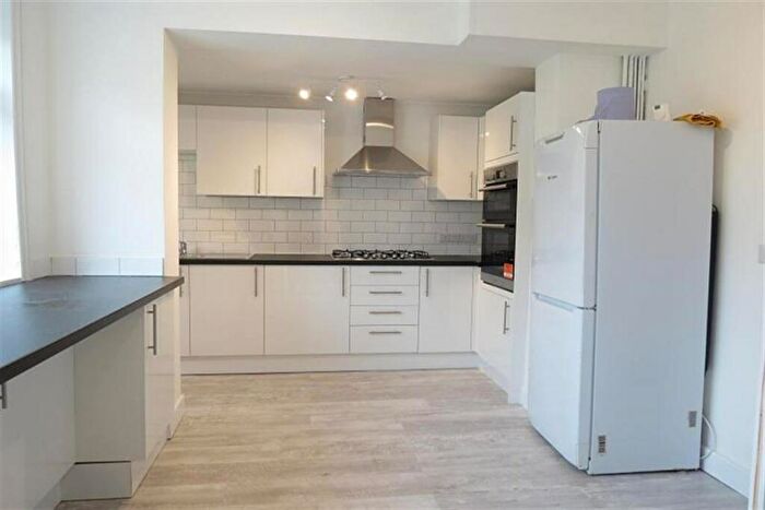 6 Bedroom House To Rent In Bedroom Detached House In Winton, BH9