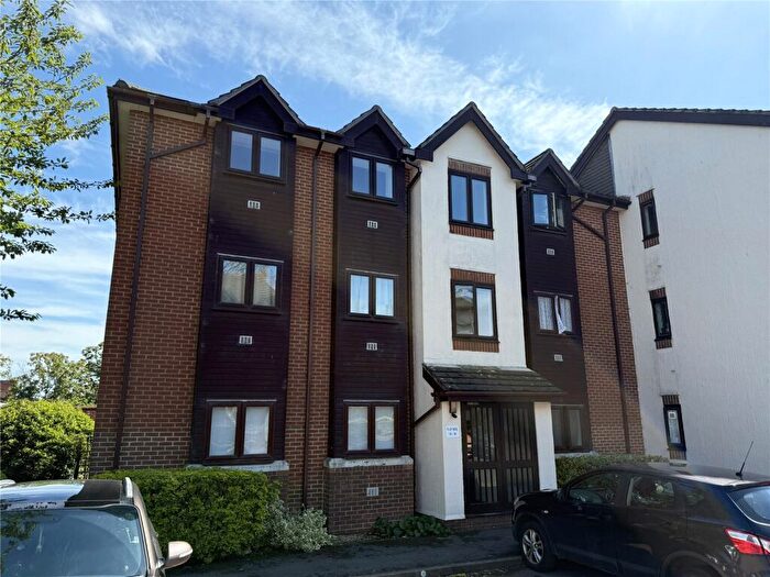 2 Bedroom Apartment To Rent In Compass Point, Fareham, Hampshire, PO16