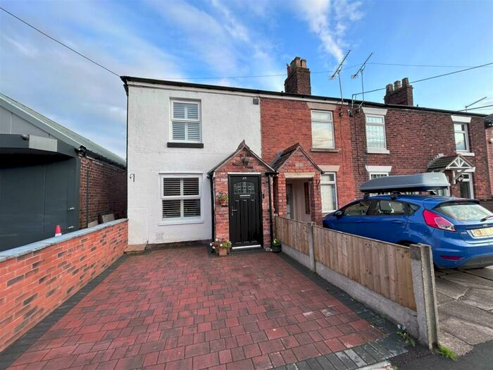 3 Bedroom House To Rent In Heath Road, Sandbach, CW11