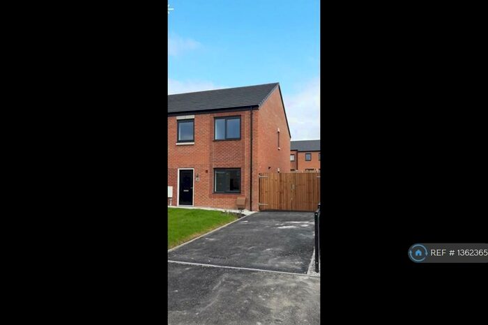3 Bedroom Semi-Detached House To Rent In Berkshire Road, Manchester, M40