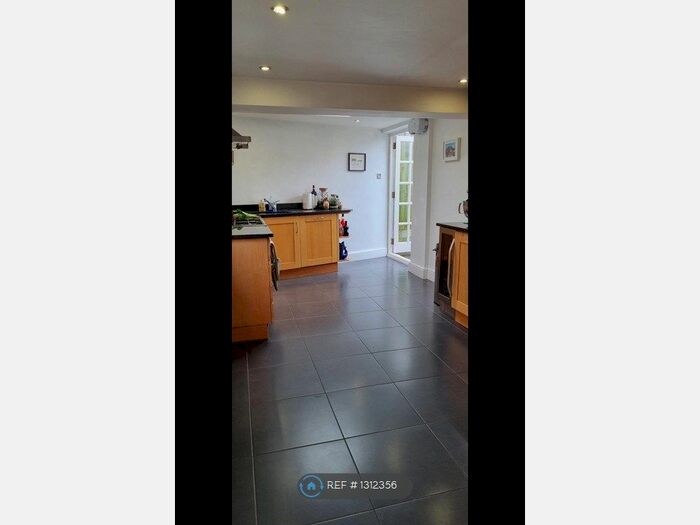 2 Bedroom Semi-Detached House To Rent In Crescent Road, Herts, EN4