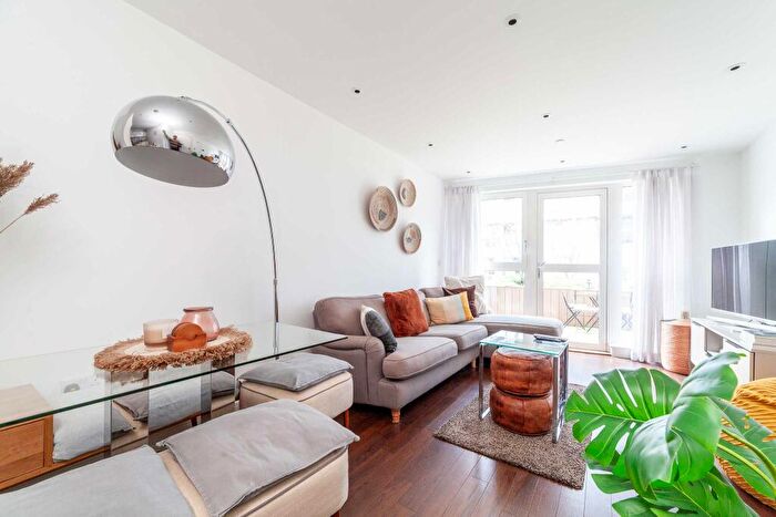 1 Bedroom Flat To Rent In Queensland Road, London, N7