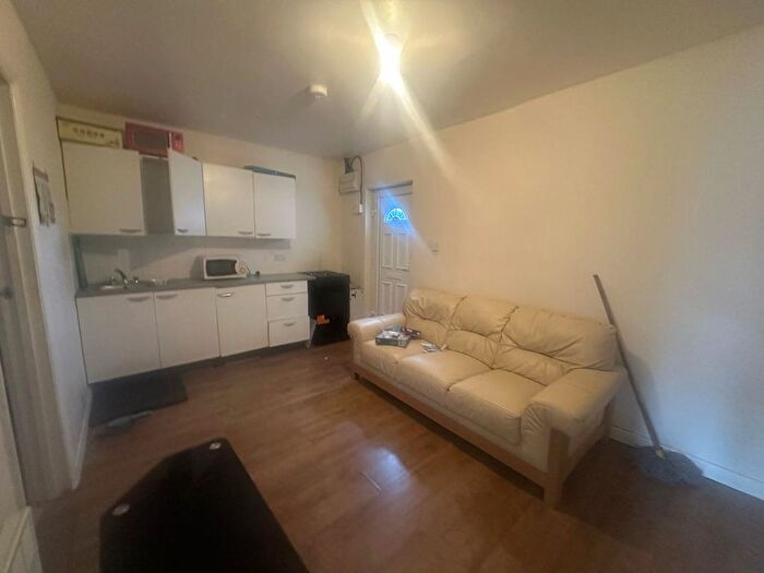 2 Bedroom Flat To Rent In High Street, Northwood, HA6