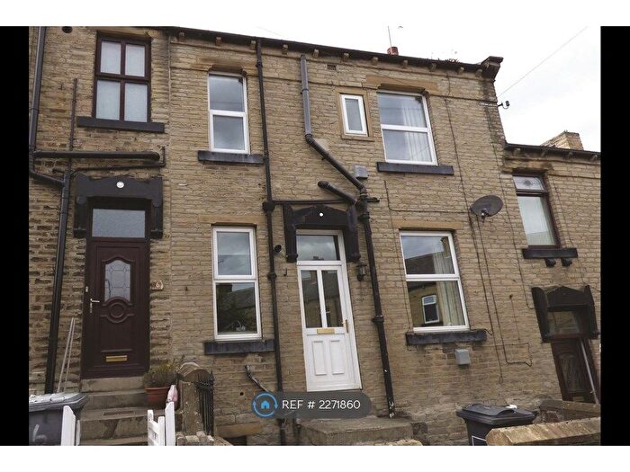 2 Bedroom Terraced House To Rent In Richardson St, Bradford, BD12