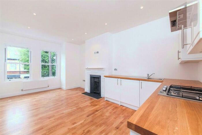 3 Bedroom Maisonette To Rent In Oakmead Road, Balham, London, SW12
