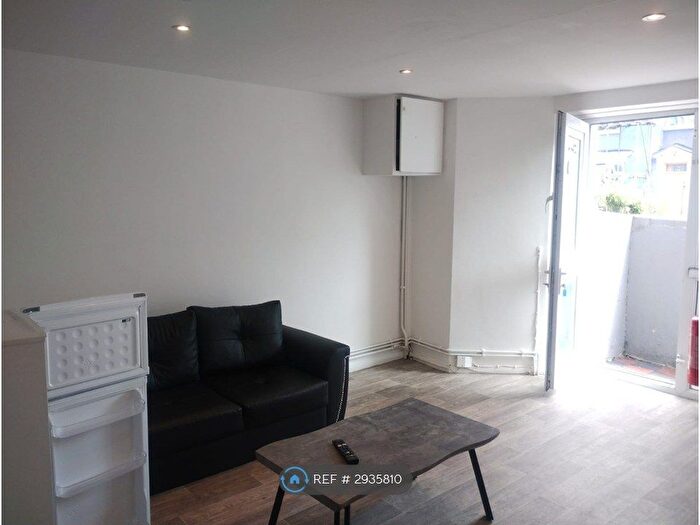 1 Bedroom Flat To Rent In Hanover St, Swansea, SA1