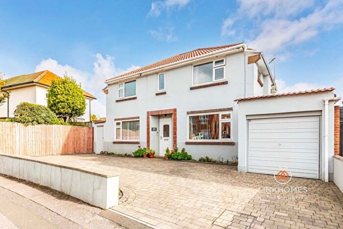 4 Bedroom Detached House For Sale In Jolliffe Road, Poole, BH15