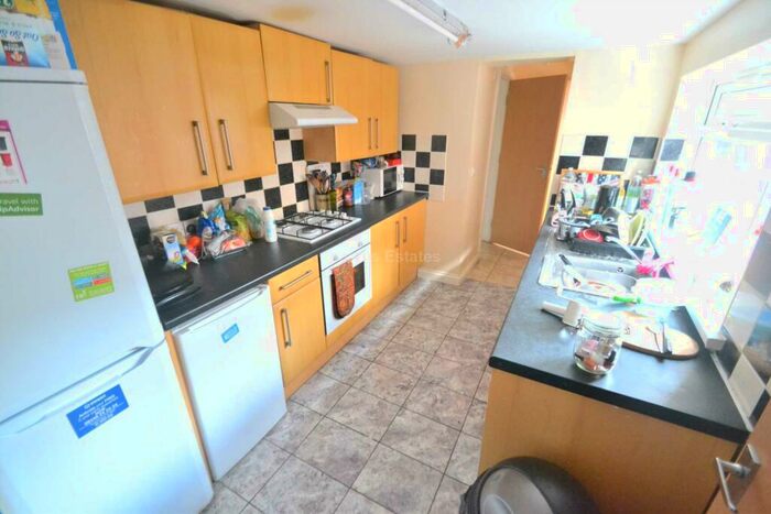 6 Bedroom Terraced House To Rent In Donnington Gardens, Reading, RG1